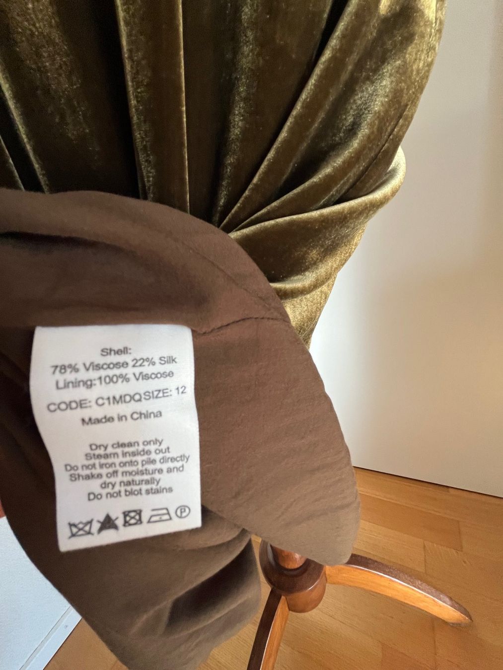 Vestiti: TOAST Kleid Samtkleid – Usato da Luzern venduto da Aleoschli 7