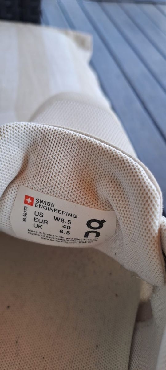 On Chaussures femmes: ON Cloud 5 Damen Grösse 40 – D'occasion à Neunkirch par misach69 2