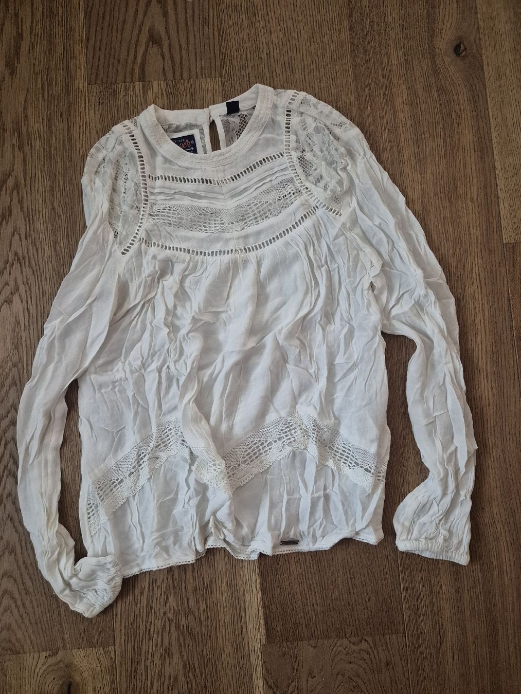 Superdry Blusen: superdry frauenbluse Gr.M weiss – Gebraucht aus Ostermundigen von Louhdezd