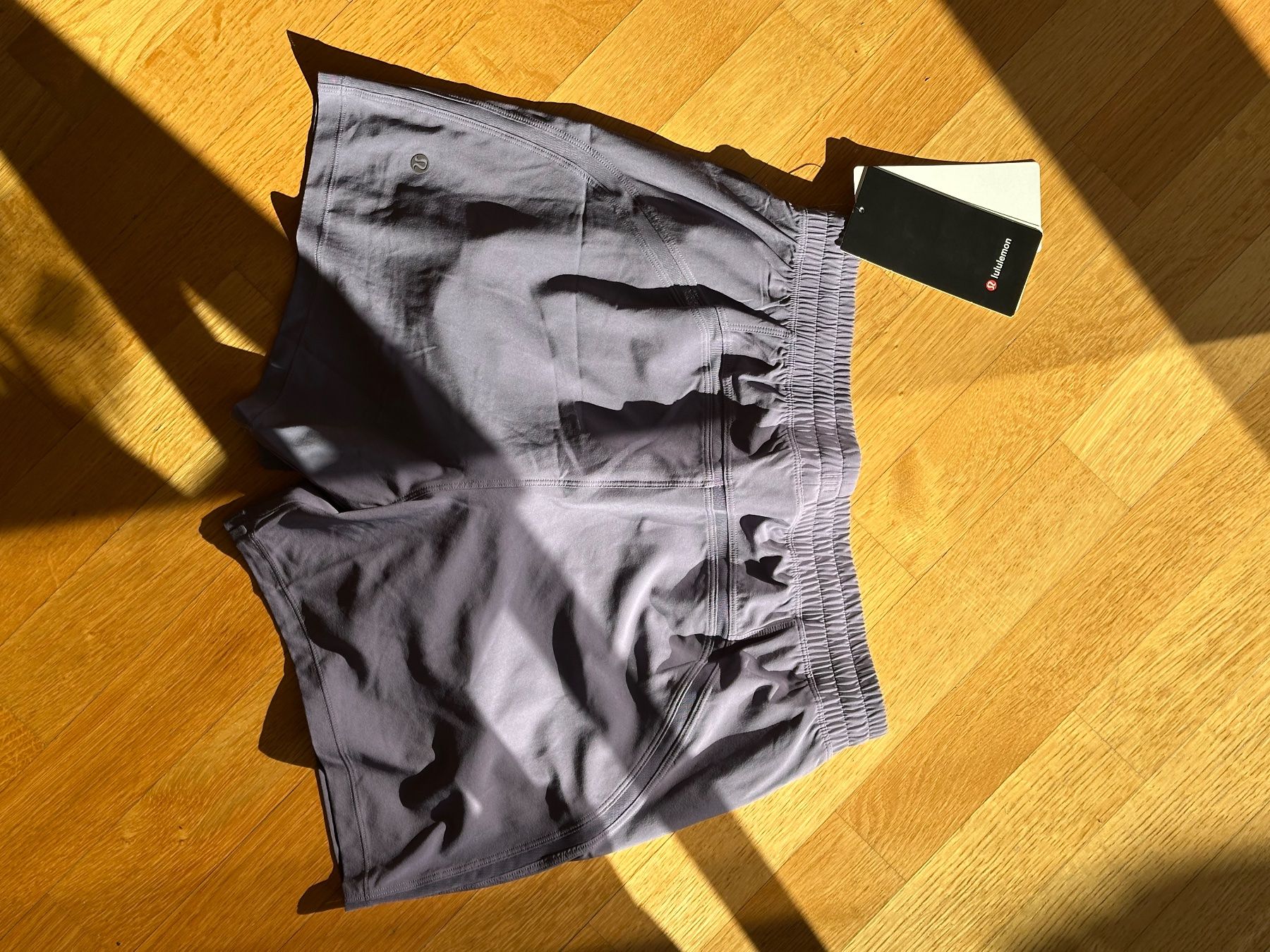 Lululemon Pantaloni: Lululemon Pace Breaker Short 5” size M – Nuovo e nell'imballaggio originale da Winkel venduto da Jeffrey97