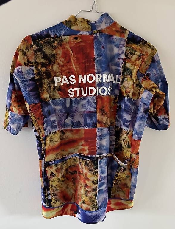 Pas Normal Studios Canottiere & Pantaloni: Pas Normal Studios Essential Jersey, Gr. L – Usato da Uettligen venduto da urbaner1 1