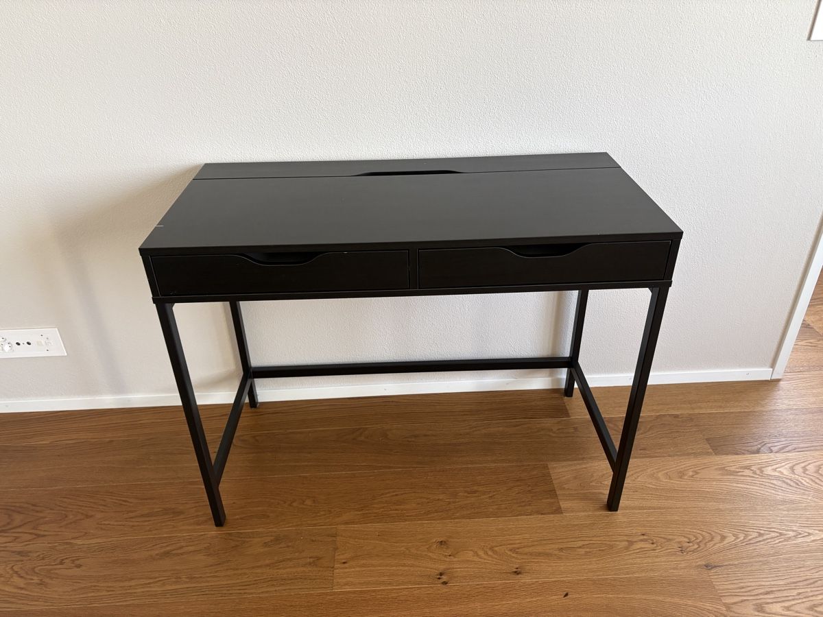 Ikea Scrivanie: Schreibtisch Ikea schwarz – Usato da birr venduto da vde_6522