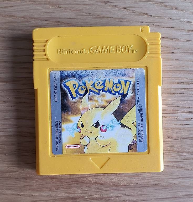 Giochi: Pokémon Yellow Jaune Game Boy PAL multilingue  – Usato da Neuchâtel venduto da Nila_3D