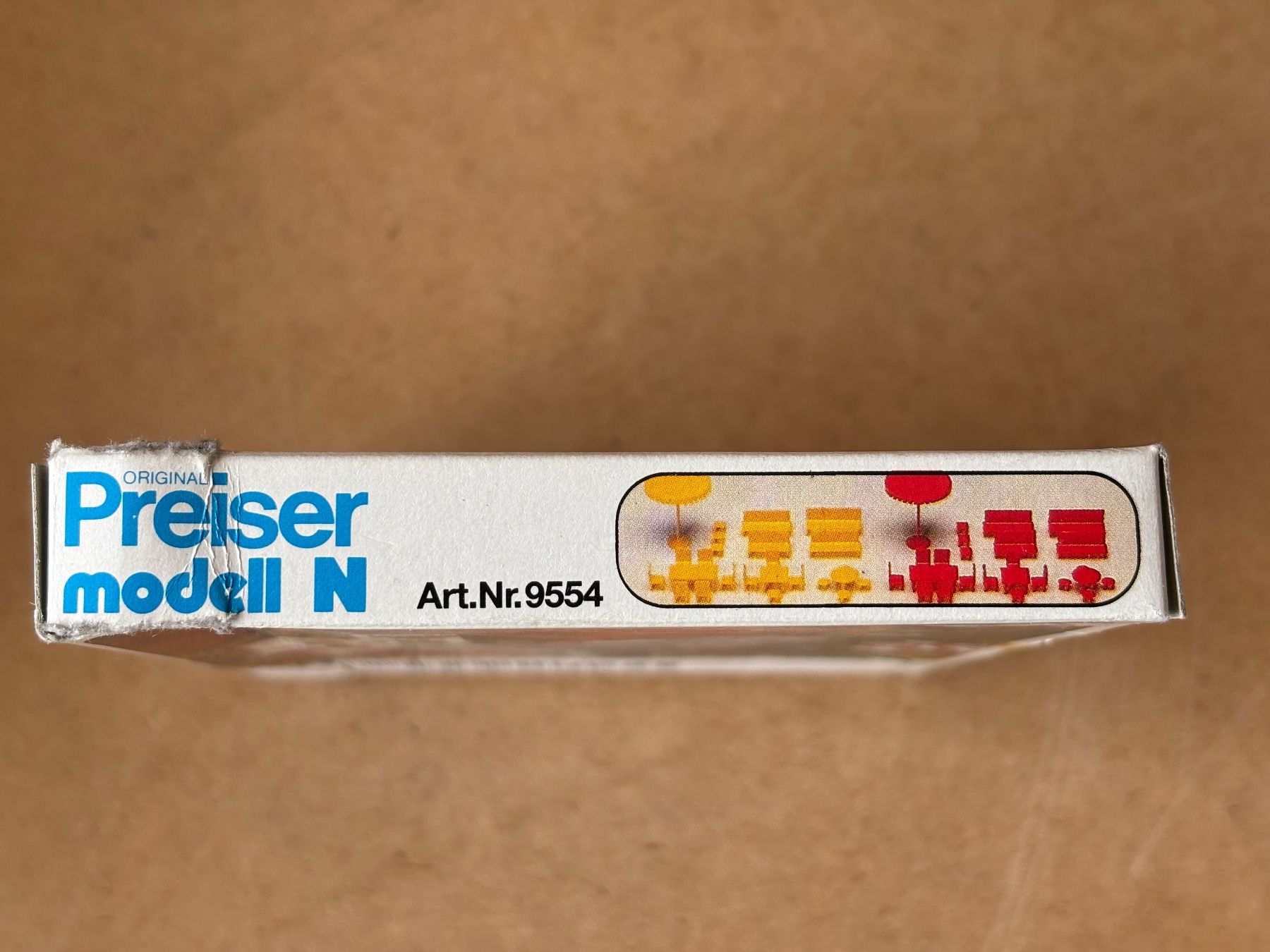 Preiser Modellini di ferrovie: Preiser 9554 Tische Stühle Sonnenschirm – Nuovo e nell'imballaggio originale da Hauterive NE venduto da eriamch 1