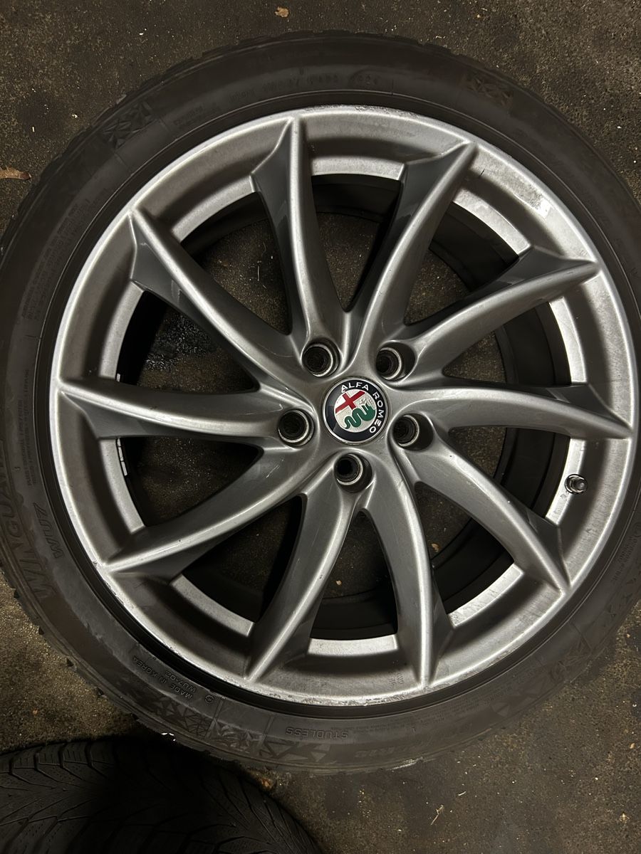 Pneus & Roues: Alfa Giulia Räder mit Winterreifen – D'occasion à Romanshorn par ALFAHOESI33 2
