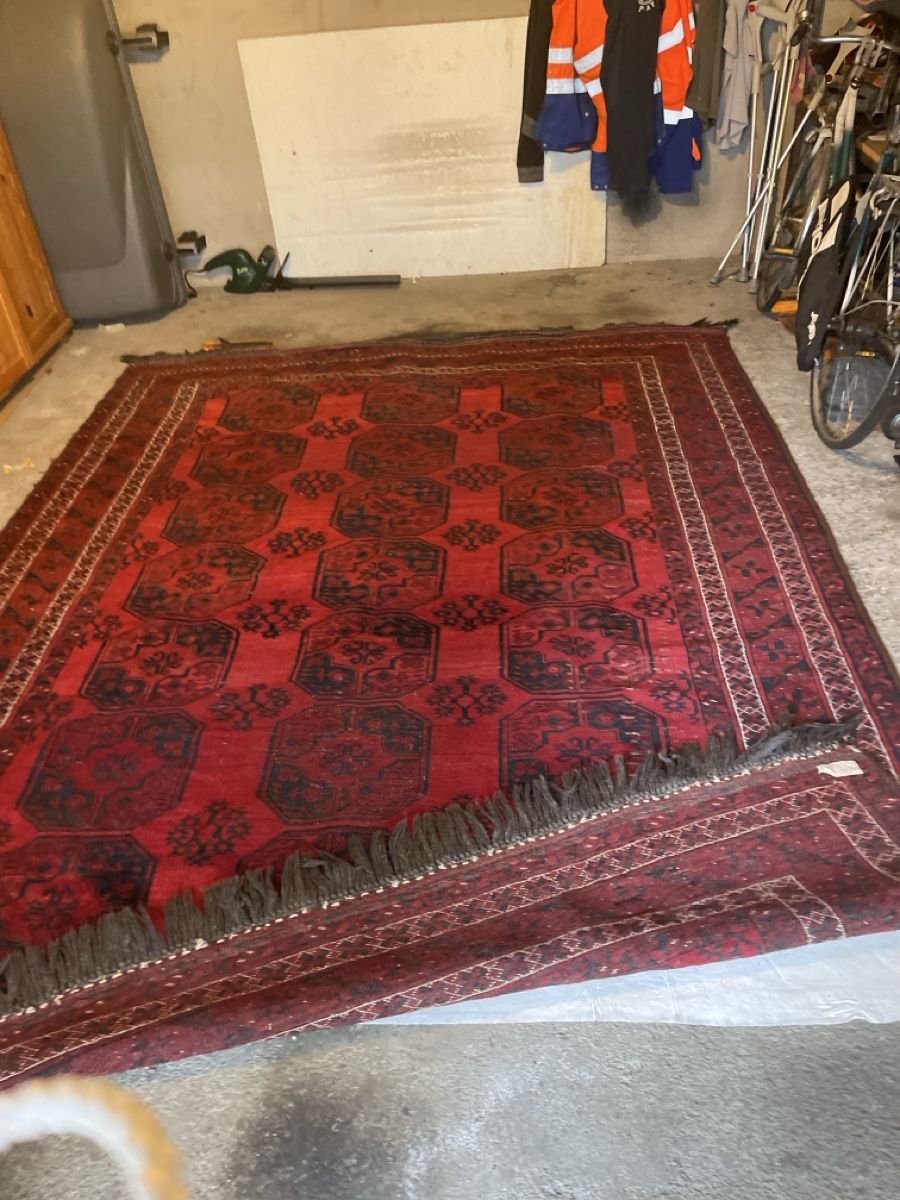 Tappeti: Tappeto orientale rosso e nero, – Usato da Bellinzona venduto da remarema 2