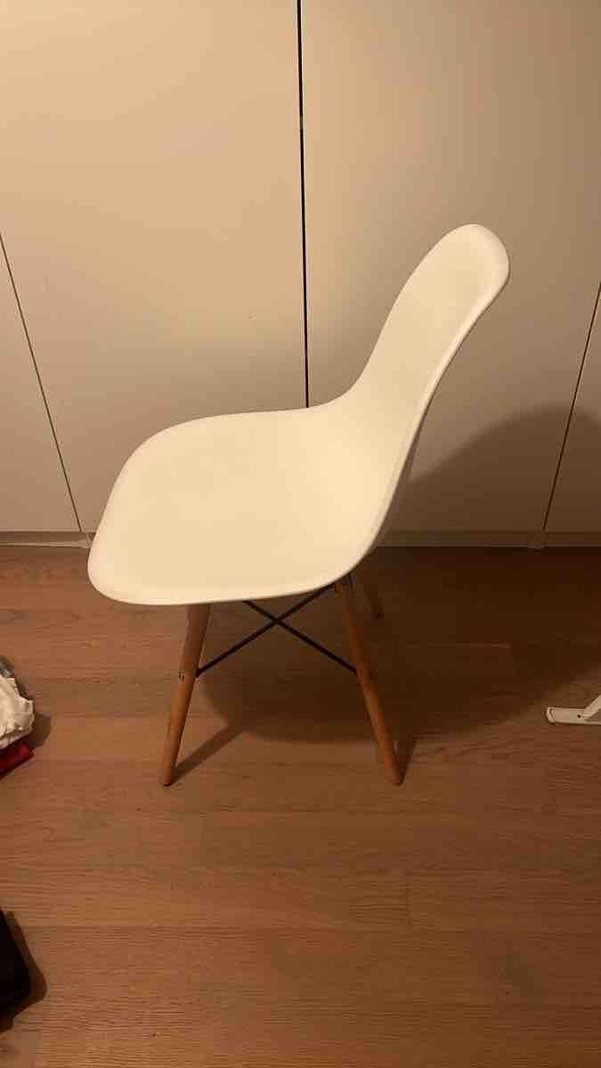 Modern Scandinavian Dining Chair in White, Like New. EAMES. (Neu ...