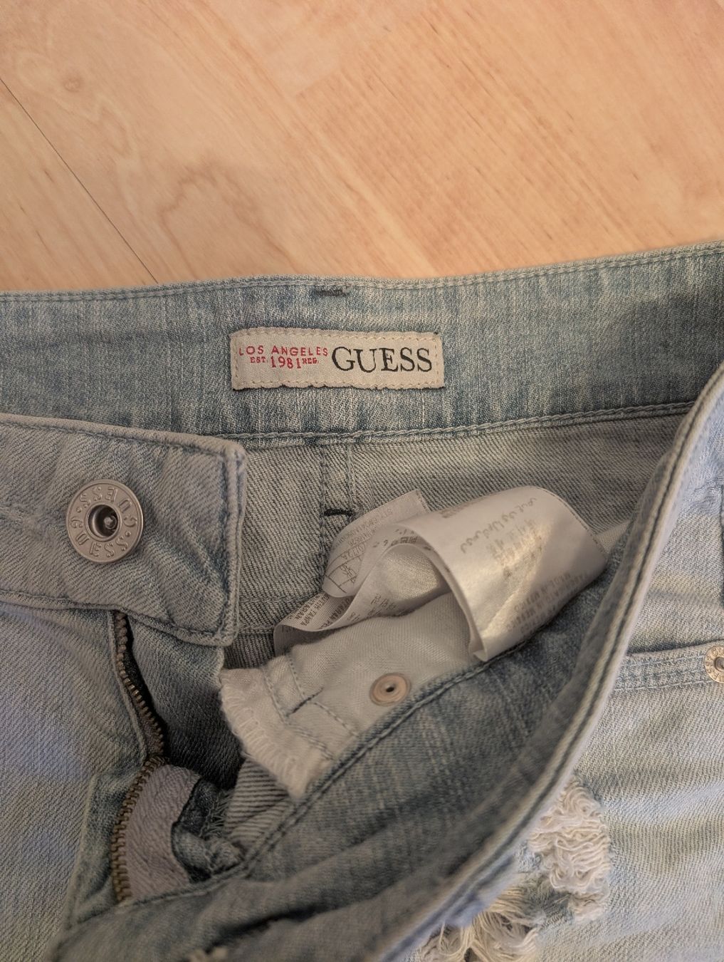 Guess Jeans: Jeans Shorts Guess hellblau Grösse 28 – Usato da Dörflingen venduto da Benito88 1