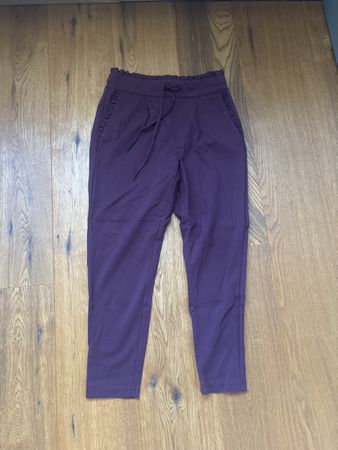 Stoffhose in Auberginefarbe  Grösse S Damen Stretch Freiz