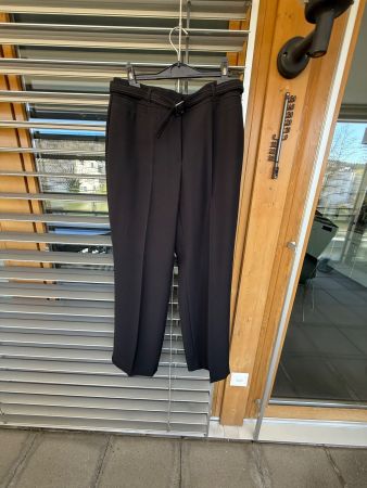 Schwarze Stoffhose Gr. 40 mit Gürtel, elegant