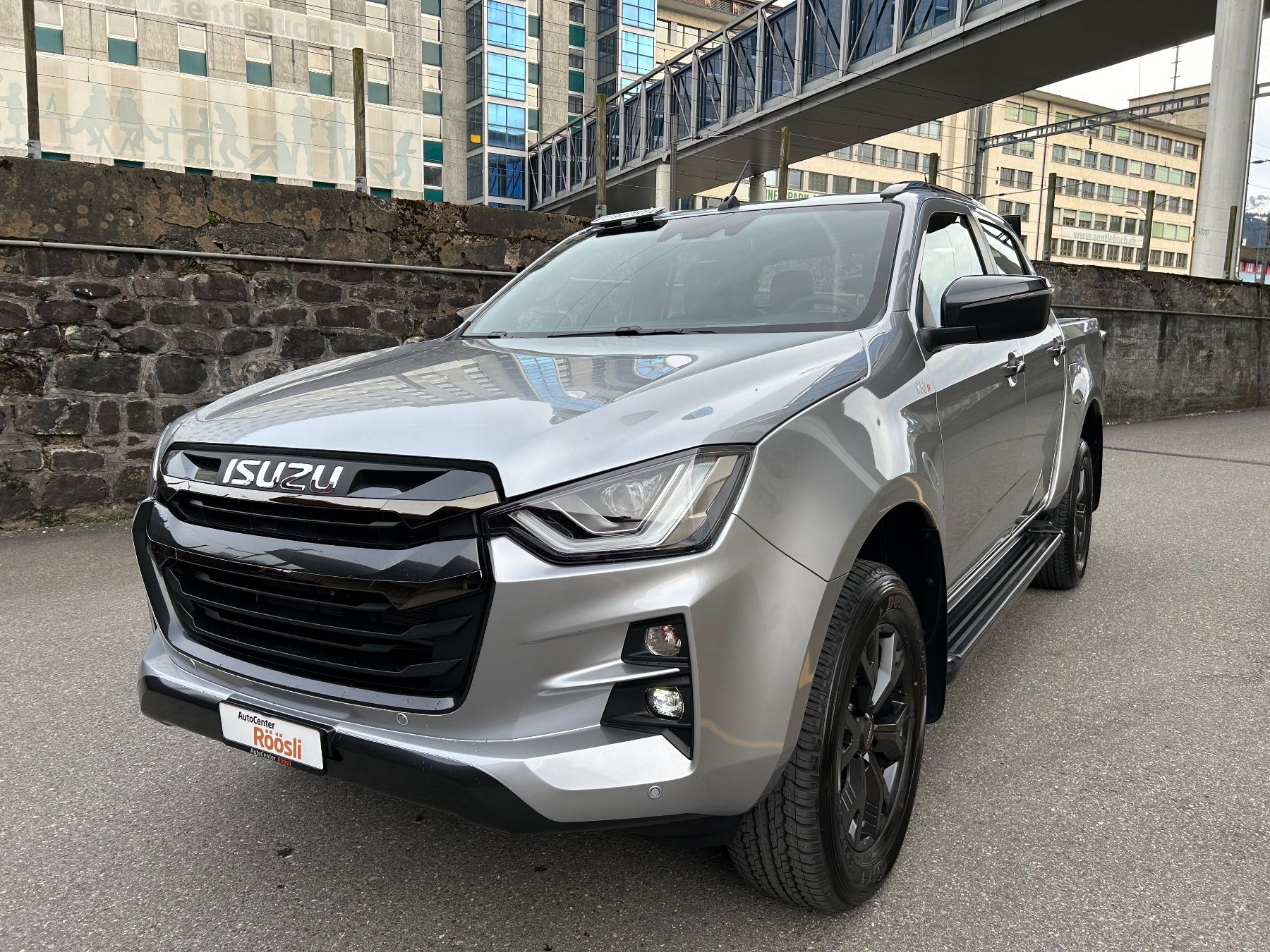 Isuzu Veicoli commerciali: ISUZU D-MAX 1.9 CrewCab N60FF 4x4 AT – Nuovo (secondo la descrizione) da Hasle LU venduto da Mroeoesli0 2
