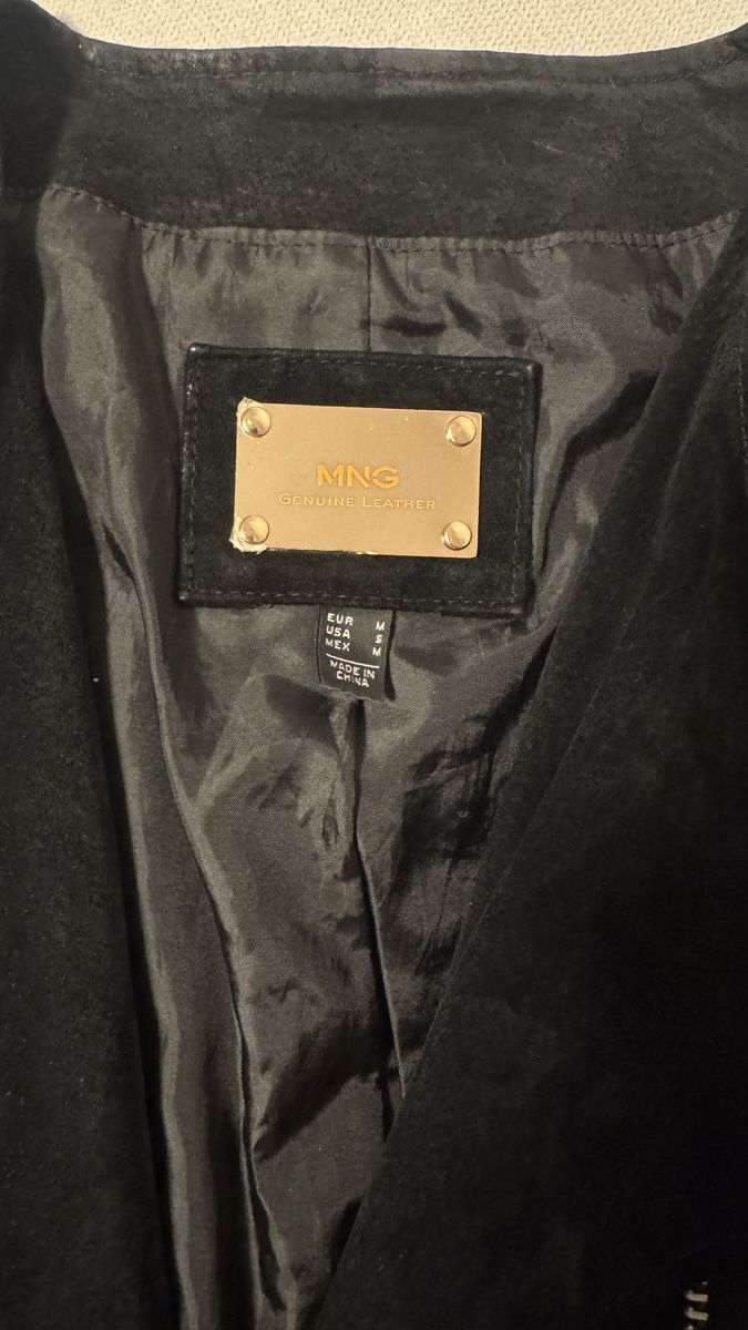 Mango Giacche: Black Suede Biker Jacket - Chic & Versatile Style – Usato da Schlieren venduto da GaRe2509 1
