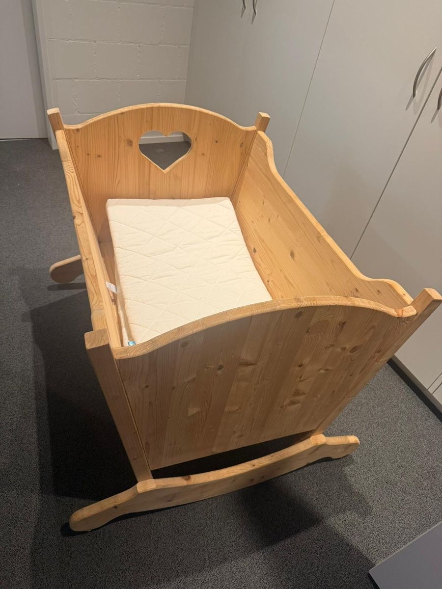 Sdraiette & Sdraiette a dondolo: Baby Wiege aus Holz hell – Nuovo (secondo la descrizione) da Niederrohrdorf venduto da pis87
