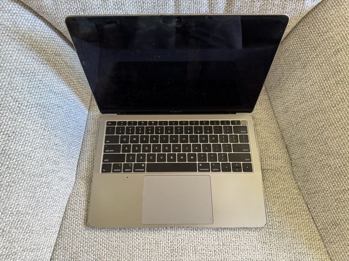 Apple Notebook: MacBook Air 13 – Difettoso da Adliswil venduto da Busys