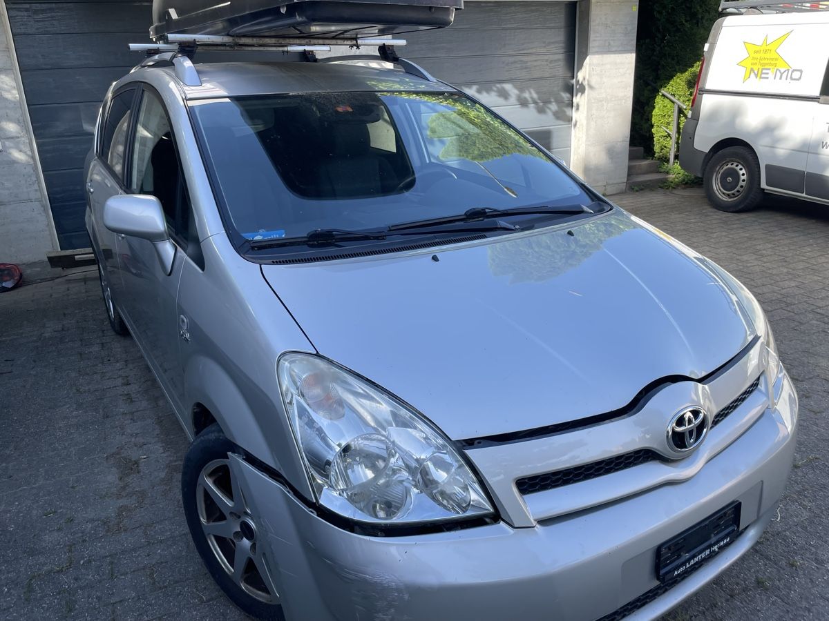 Toyota Automobili: Toyota Corolla Verso 2.2 Diesel – Difettoso da Herisau venduto da tinnitus2205