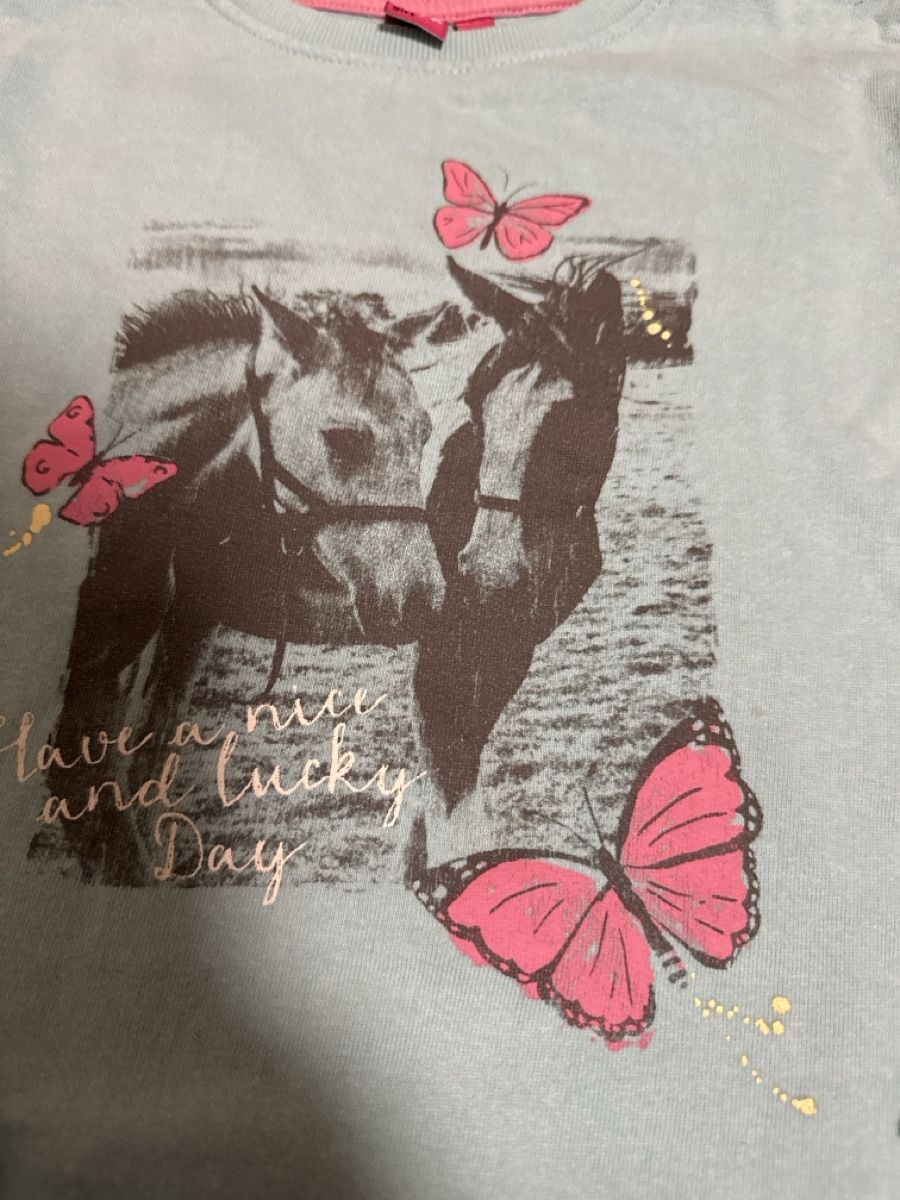 Pulls et sweat-shirts: Mädchen Pullover, Grösse 122, Pferde Motiv, – D'occasion à Zürich par Krikri21 1