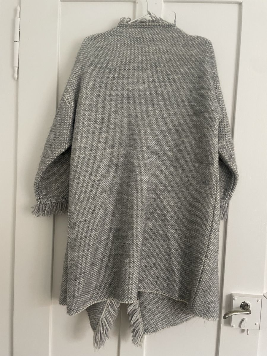 Cappotti: Trendige Strickjacke mit Fransen – Usato da Zürich venduto da Camiro6 1