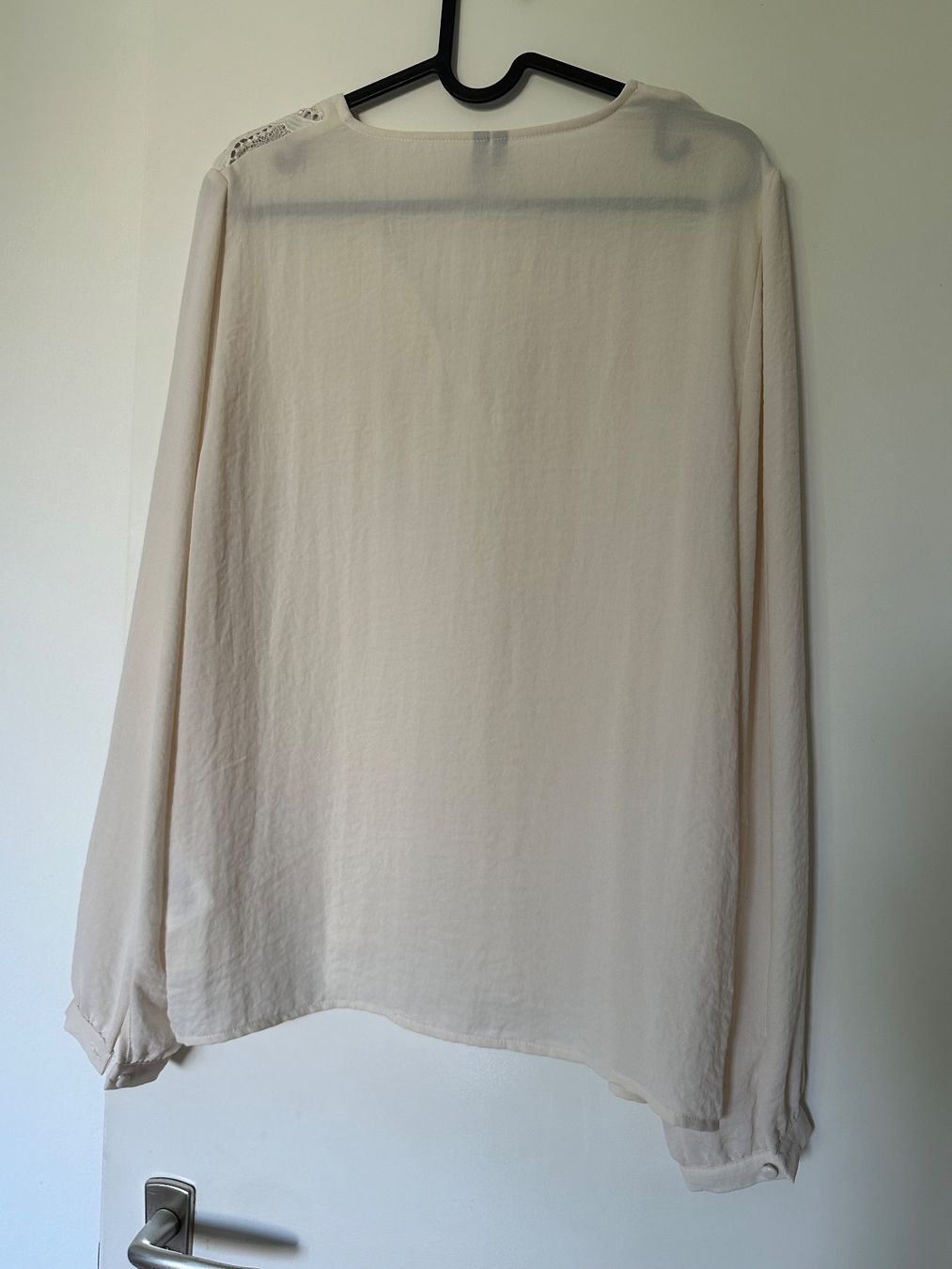 Blusen: Beige Bluse mit Rüschen und Spitzen – Neu (gemäss Beschreibung) aus Zürich von ong8 2