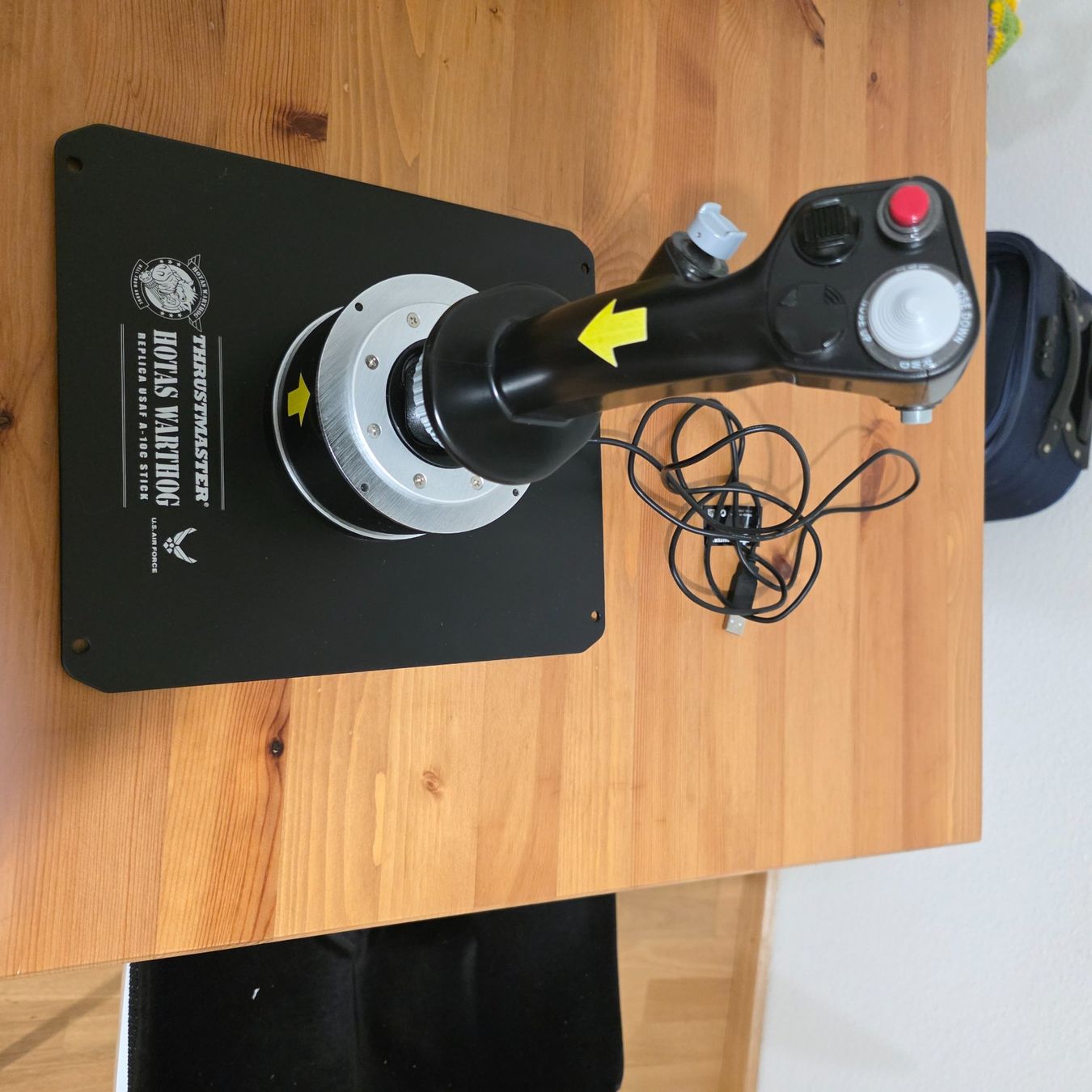 Thrustmaster Manettes: Thrustmaster Joystick Hotas Warthog Flight Stick + Dual Thro – D'occasion à Basel par Domiburk 1