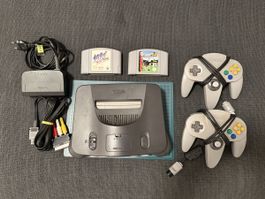 Nintendo 64 Konsole mit 2 Controllern und 2 Spielen