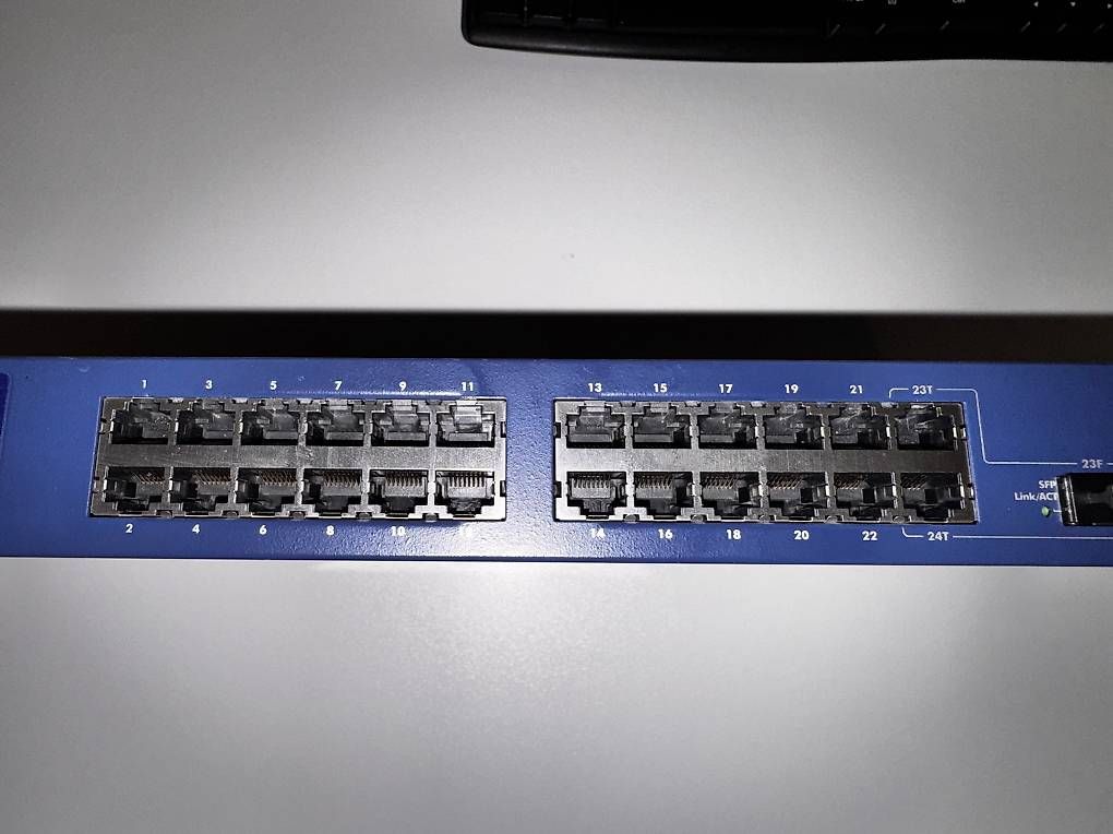 Netgear Hub & Switch: Switch LAN Netgear GS724T – Usato da Zürich venduto da geminyone80 2