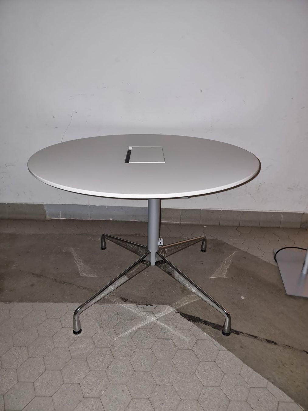 Vitra Tavoli: Vitra eames tisch – Usato da Zürich venduto da Troval84 2