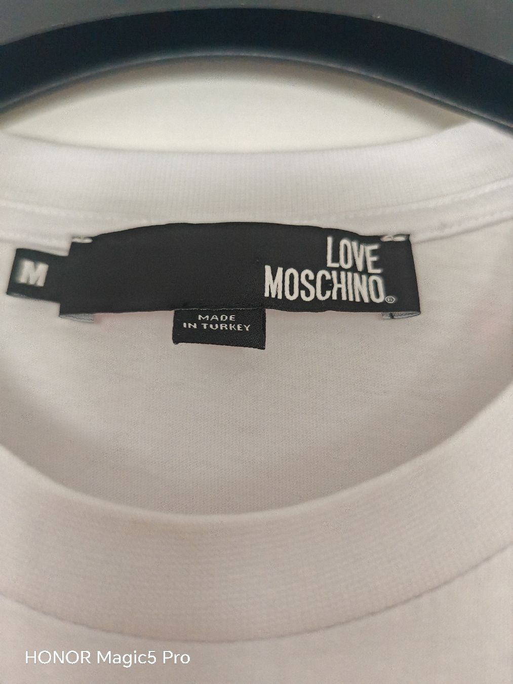 Moschino T-shirt: T-shirt – Nuovo (secondo la descrizione) da Birsfelden venduto da mar_8957 2
