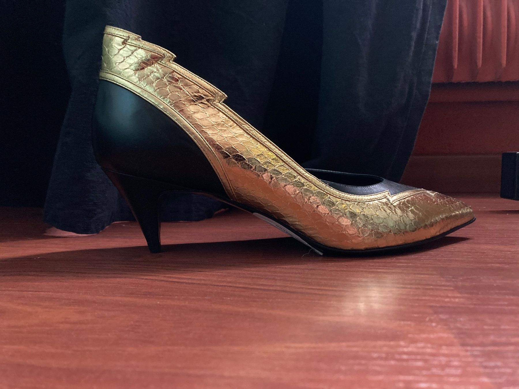 Saint Laurent Damenschuhe: Saint Laurent Leather Pumps schwarz gold – Neu und originalverpackt aus Unterseen von amj_zz7j 3