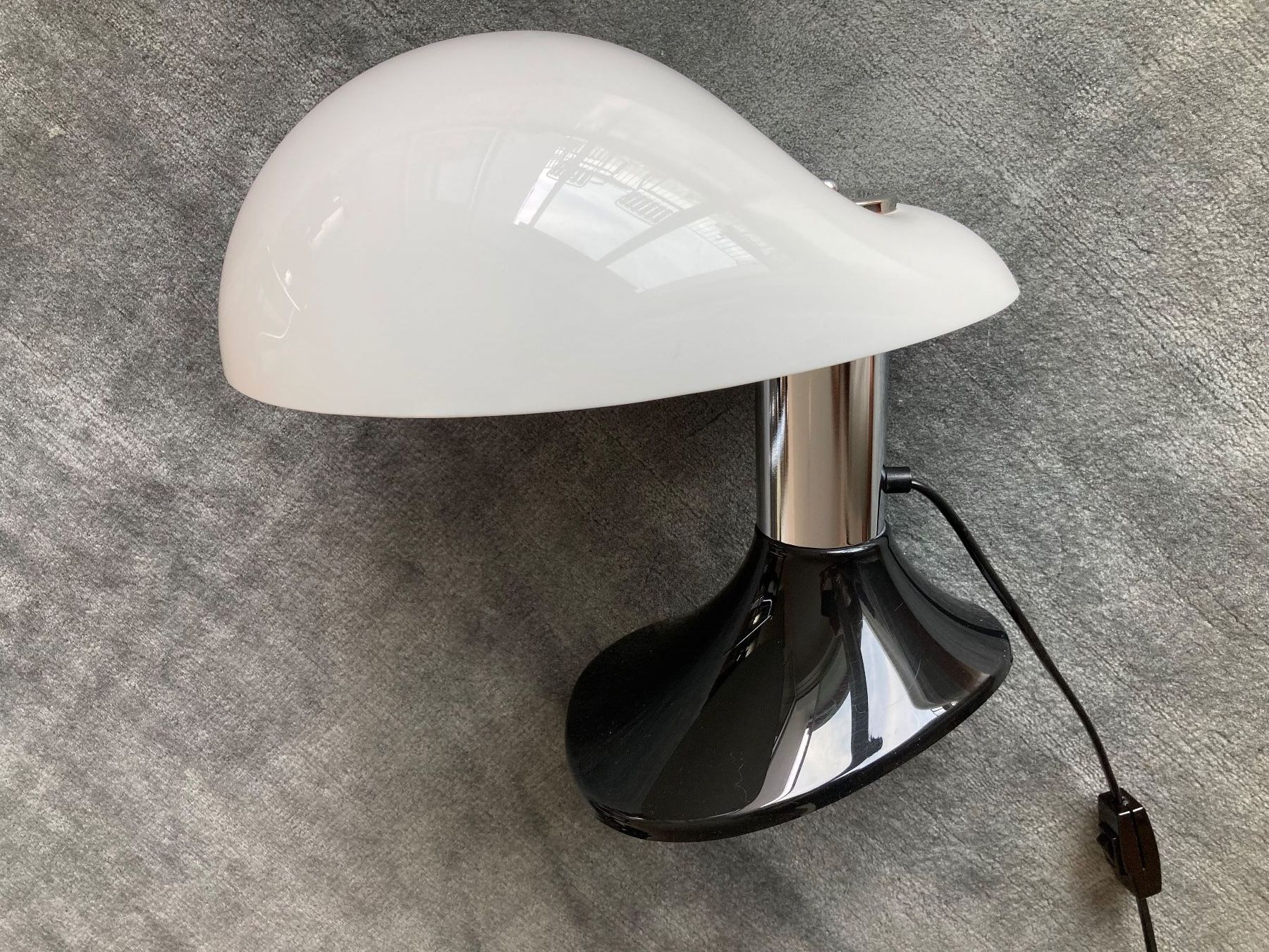 Guzzini Lampade: GUZZINI / TISCHLAMPE COBRA – Usato da Zürich venduto da Stuchi1