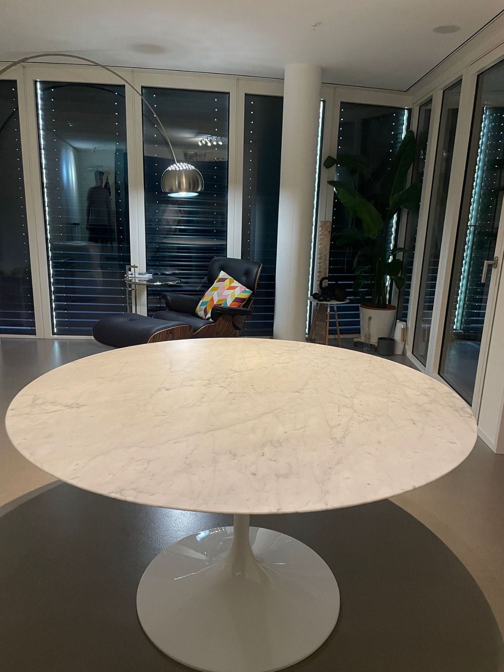 Tavoli: Design-Esstisch Ø137 cm - im Stil eines Klassikers – Nuovo e nell'imballaggio originale da Münchenstein venduto da AndreHaus 7