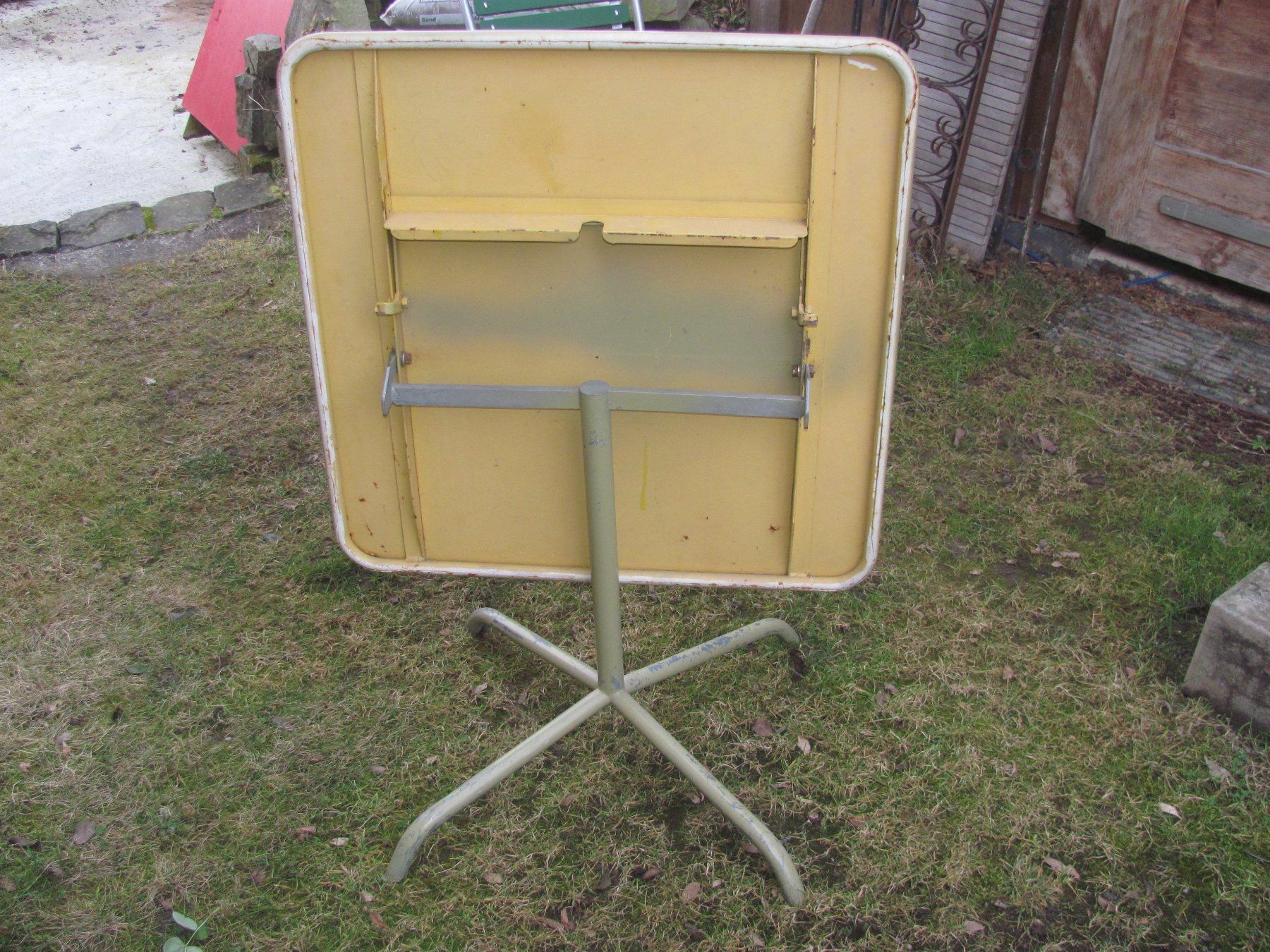 Bigla Tavoli: BIGLA Blechtisch 80x80cm Gartentisch OK Höhe 69 – Usato da Malters venduto da Monark 2