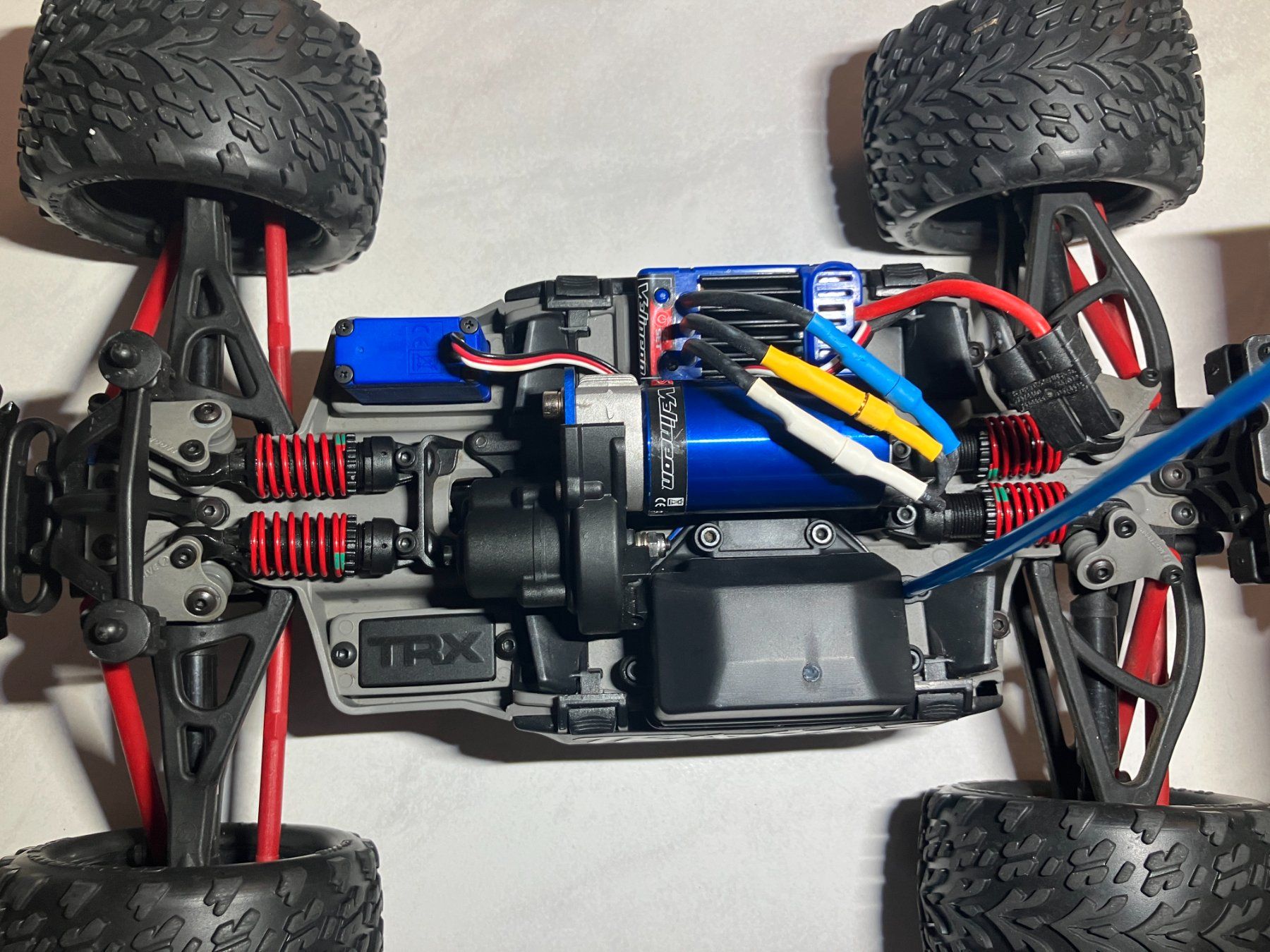 Traxxas RC Modellbau: Traxxas EREVO VXL 1/16 mit Ladegerät. – Gebraucht aus Abtwil AG von Swissraver 8
