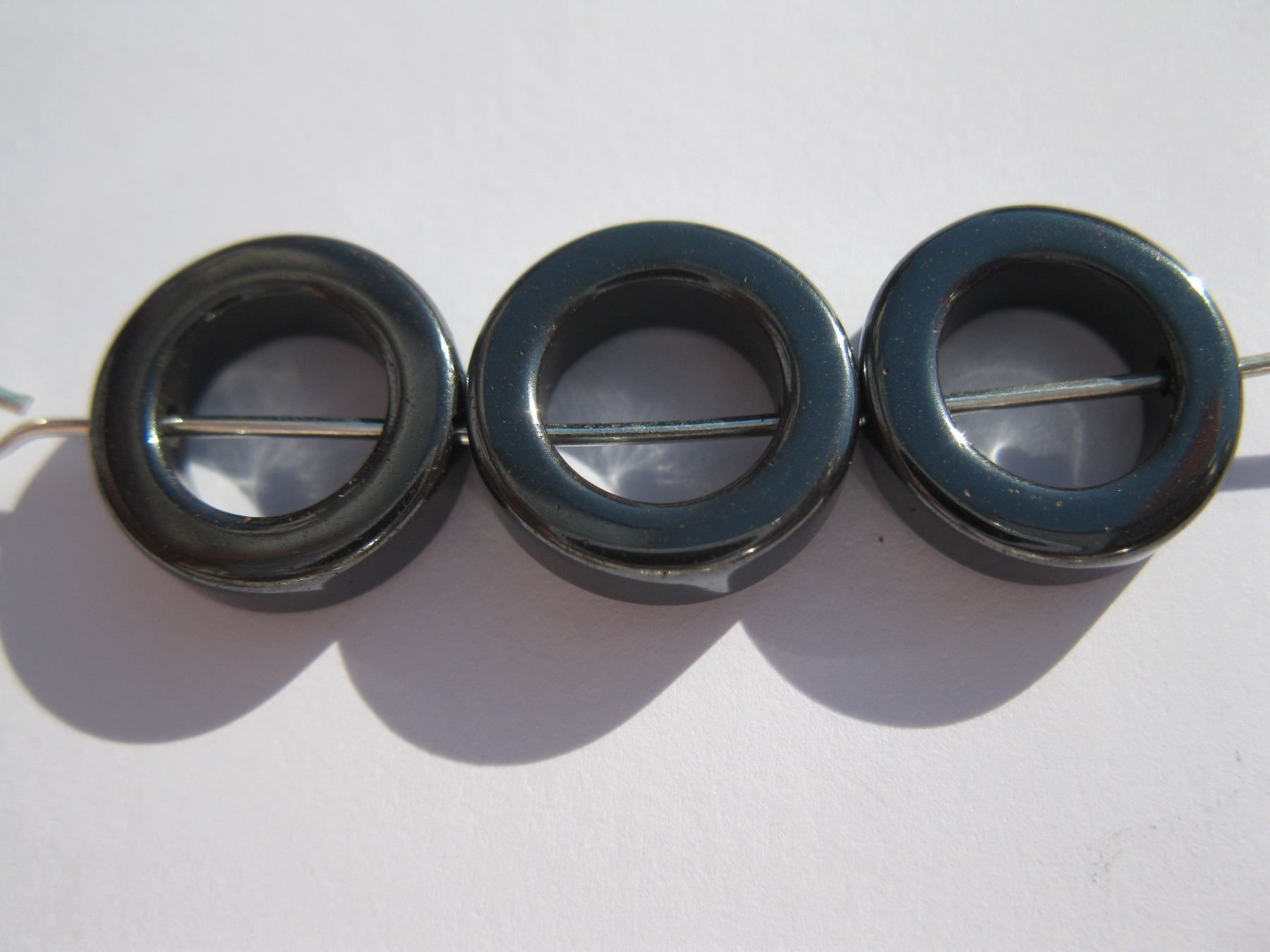 Perles (synthétiques): 5 Perlenrahmen Hämatit, Ring, 12mm – Neuf avec emballage d'origine à St. Margarethen TG par LuanaKa