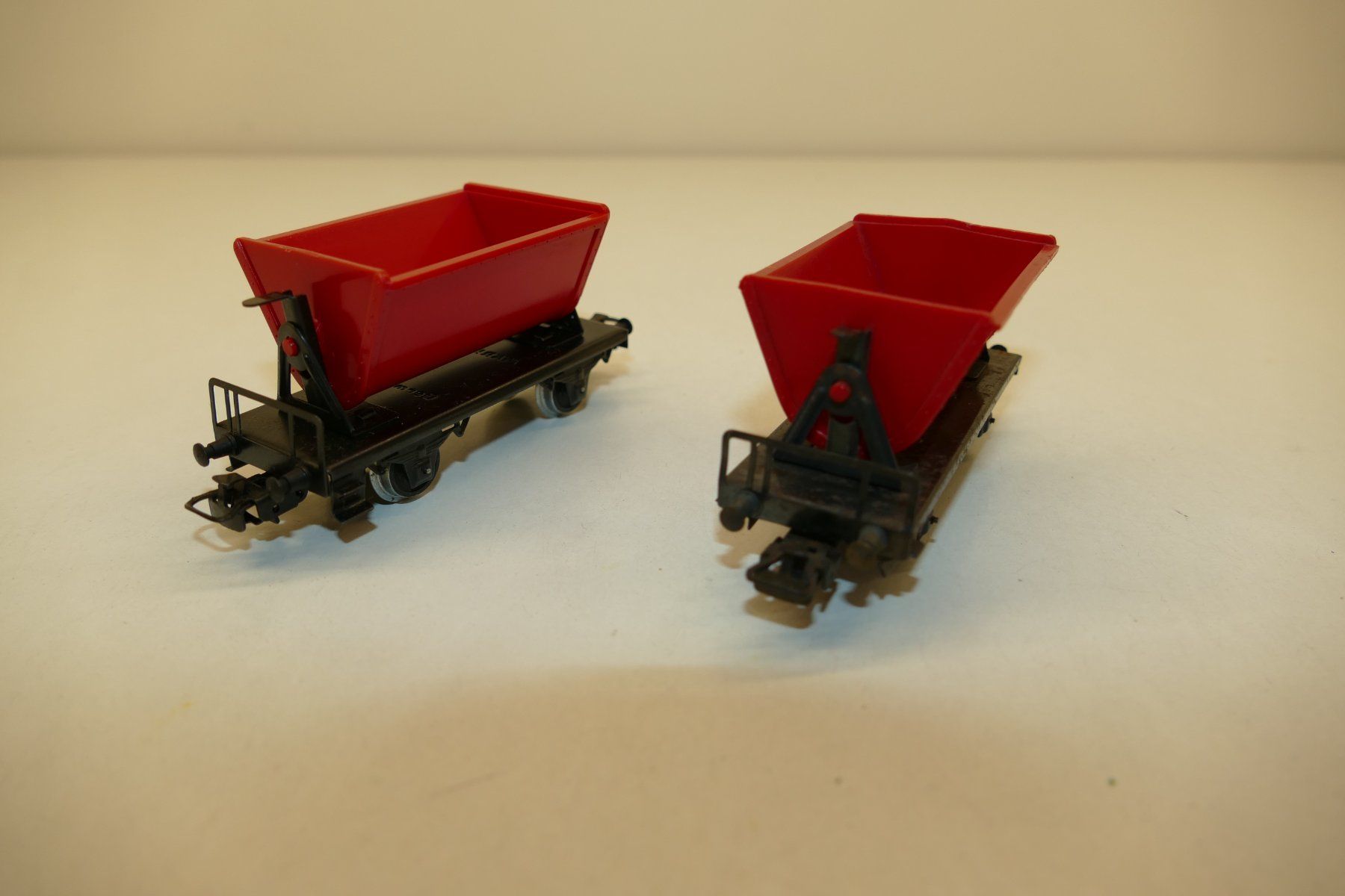 Märklin Modellini di ferrovie: Märklin H0: 2xKippwagen – Usato da Niederhasli venduto da rail-duerst