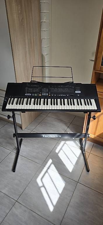 Musikinstrumente: Technics SX-KN400 Keyboard  mit Ständer & Notenhalter – Gebraucht aus Liestal von mat_vkf5 1