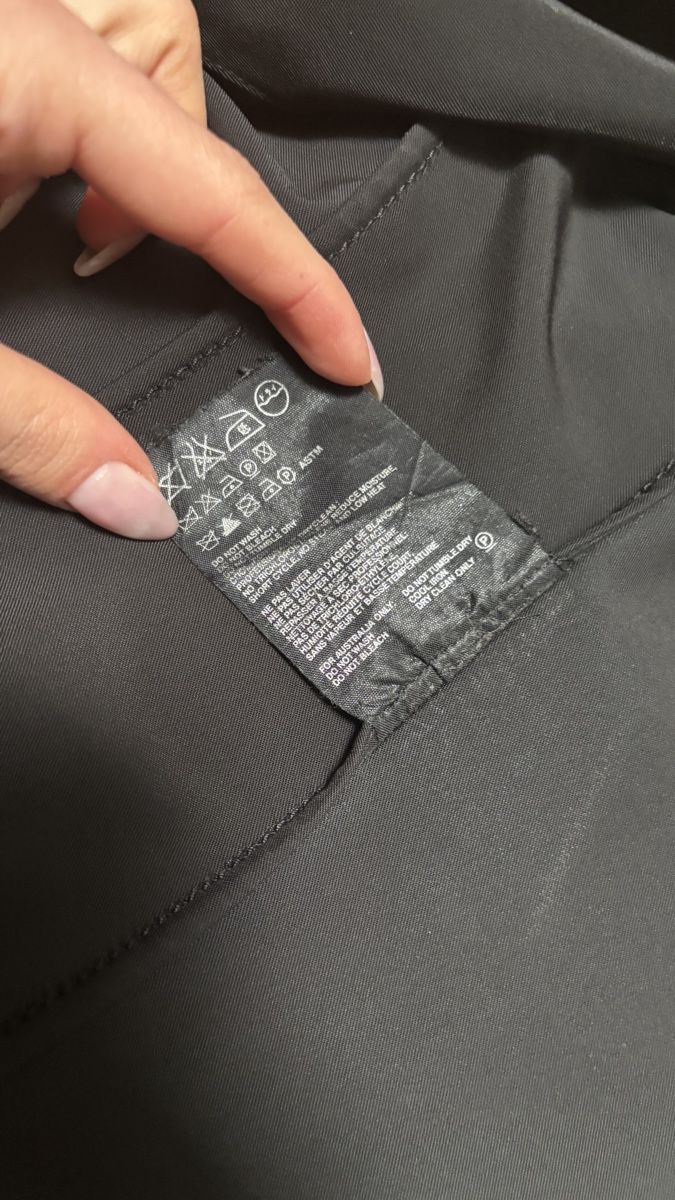 Prada Giacche: Vintage Prada Nylon Blazer Schwarz – Usato da Bern venduto da kue_db29 6