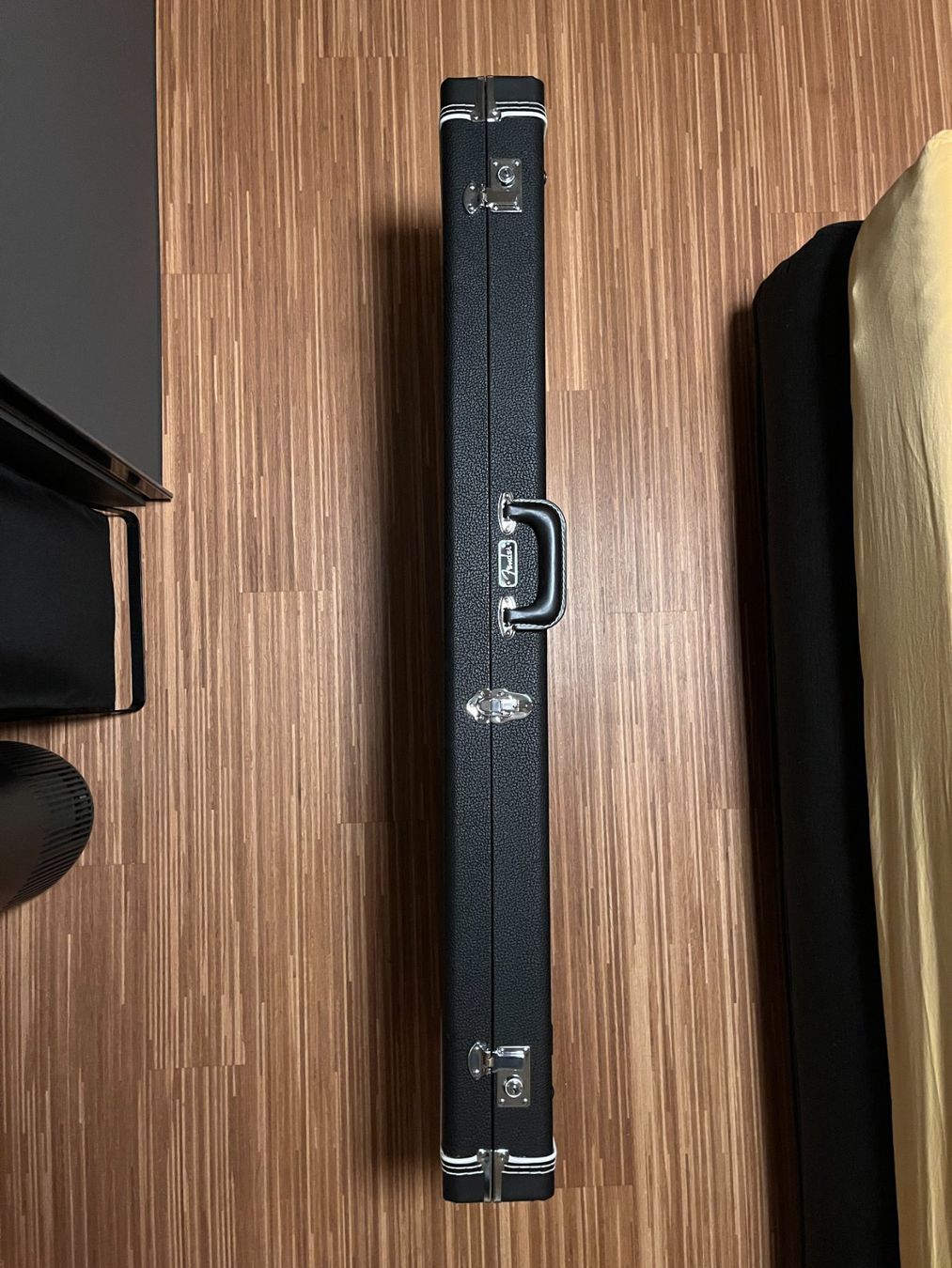 Supporti per strumenti musicali & leggii: Fender Guitar Display Case Schwarz – Nuovo (secondo la descrizione) da Zürich venduto da die_hm7l 3