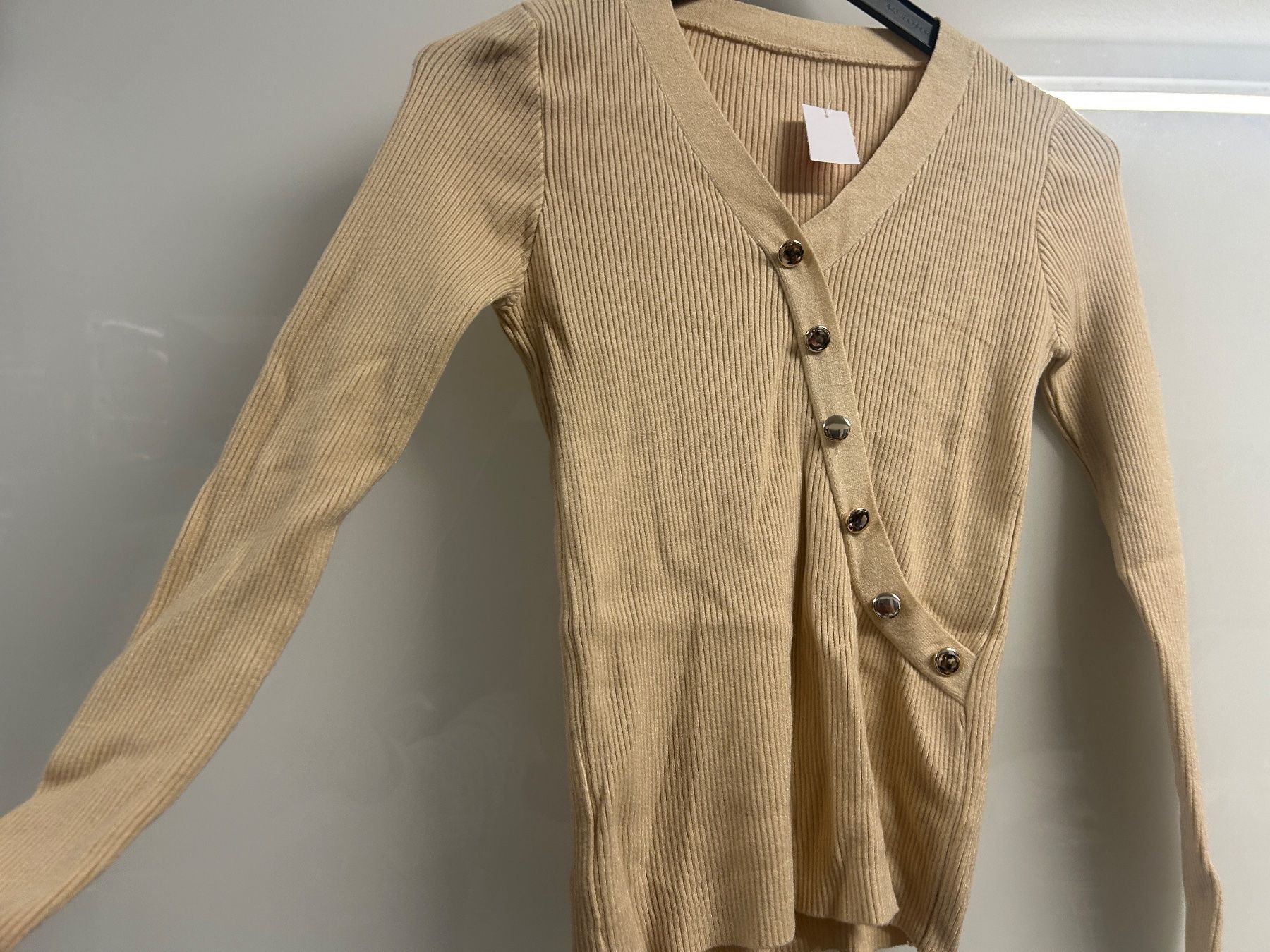 Maglioni & Felpe: Pullover mit Deko Knöpfe Figurbetont one size NEU – Nuovo e nell'imballaggio originale da Regensdorf venduto da Spyke55 2