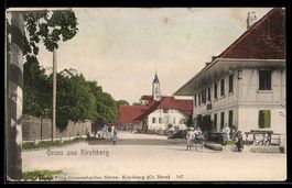 AK Kirchberg, Straßenpartie mit Blick zur Kirche und Passant