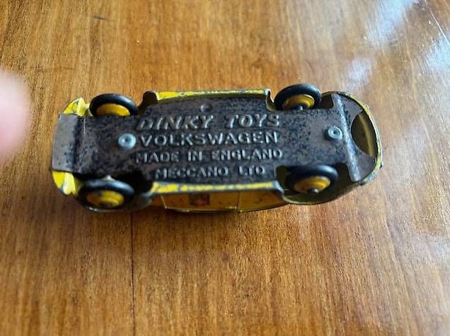 Dinky Toys Modellini d'auto: Dinky Toys - VW Käfer Swiss Mail Car, 262 – Usato da Ennenda venduto da glarner58 1