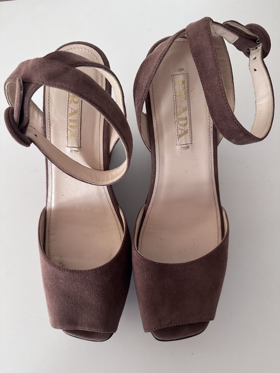 Prada Scarpe da donna: Prada Brown Suede Platform Wedge Sandals Size 38 – Nuovo (secondo la descrizione) da Binningen venduto da can_s2yh 2