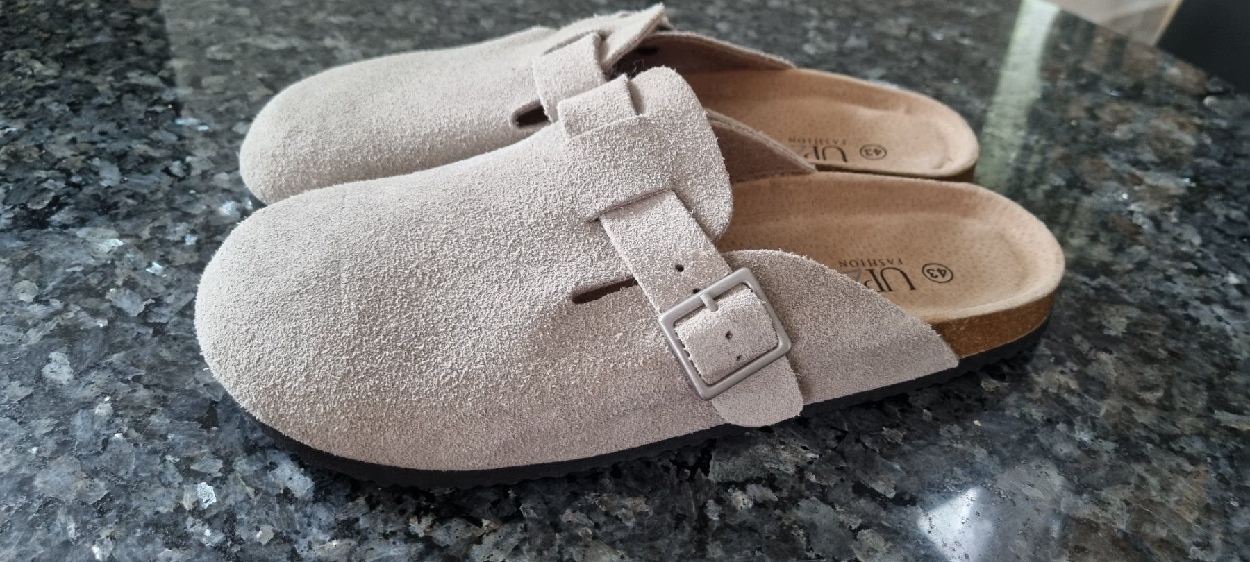 Scarpe da uomo: Bequeme Hausschuhe Grösse 43 ... – Nuovo (secondo la descrizione) da egliswil venduto da Maggy6 2