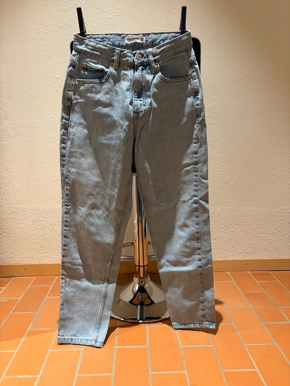 Pull&Bear Jeans: Jean Pull&Bear bleu coupe droite taille haute – Usato da Luzern venduto da mfo_9j7f