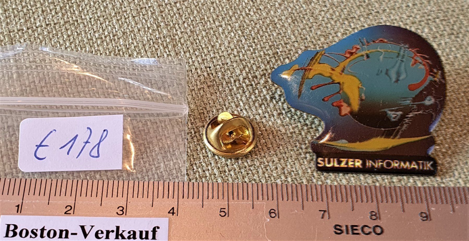 Spille & Fermagli: E178 - Pin SULZER Informatik Kunst Pin – Usato da Reinach BL venduto da Boston-Verkauf 2