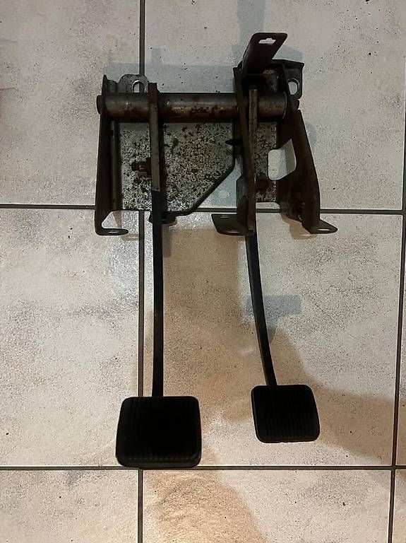 Tutti pezzi di ricambio auto: Pédalier complet pour Cherokee TD 2.5 VM – Usato da Flanthey venduto da avion8