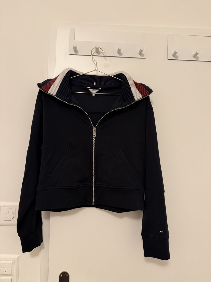 Tommy Hilfiger Maglioni & Felpe: Tommy Hilfiger Split Global Zip Up Sweatjacke Grösse S – Usato da Perlen venduto da b.b10