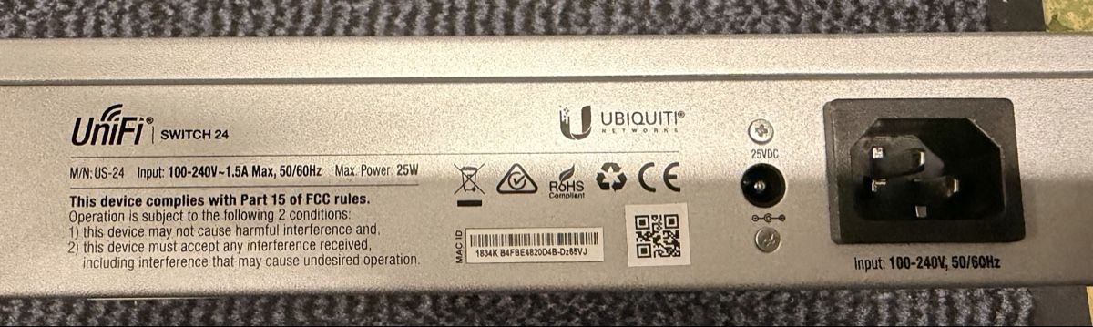 Ubiquiti Hub & Switch: Ubiquiti US-24 – Usato da Heerbrugg venduto da predch 2