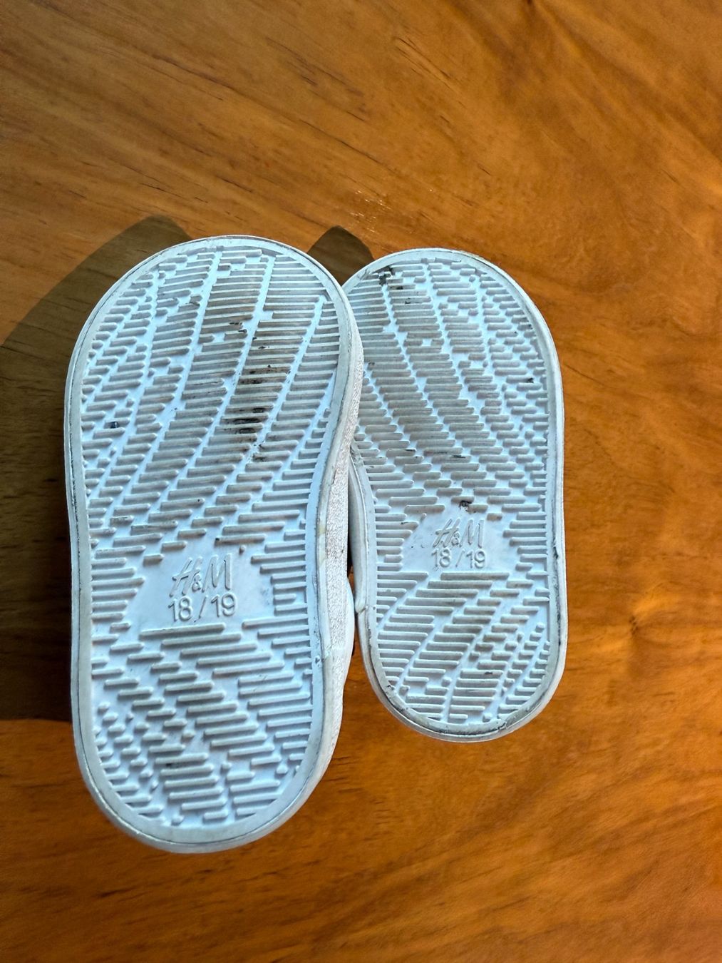H&M Schuhe für Jungen: H&M Babysneakers, Grösse 18/19, Weiss – Gebraucht aus Jonen von 8916 2