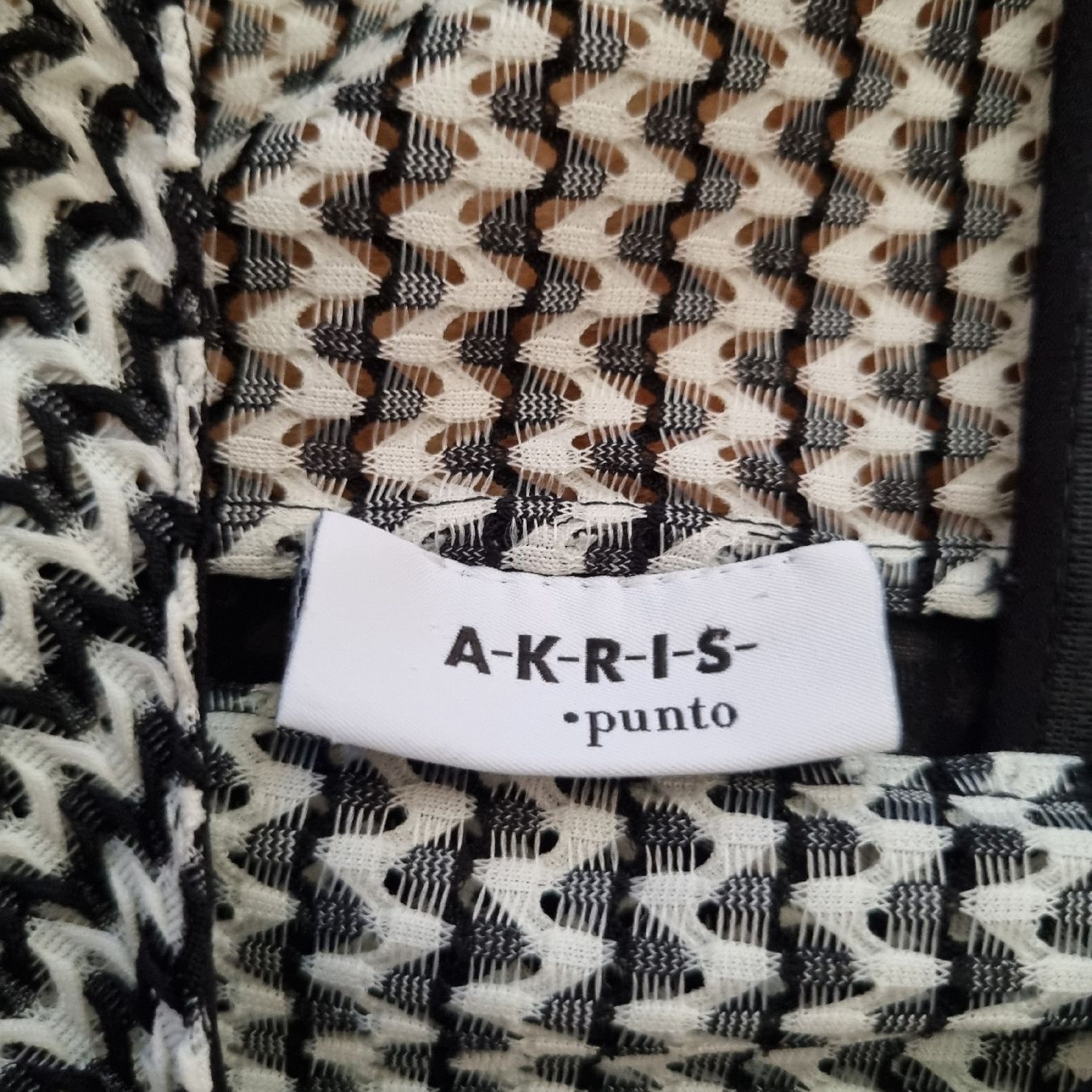 Akris Top: AKRIS punto Top mit Fransen – Usato da St. Gallen venduto da Almarion 1