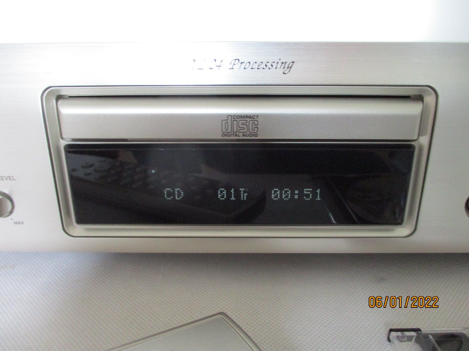 Denon Lettore multimediale & Streamer: Denon DCD-700AE CD-Player mit MP3 in Silber – Usato da Liestal venduto da Disc-Point 2